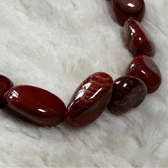 BEAUTIFUL DEEP RED JASPER COABOCHONS WITH WHITE MARBLING IN STONES BRACELET OS - Picture 2 of 5